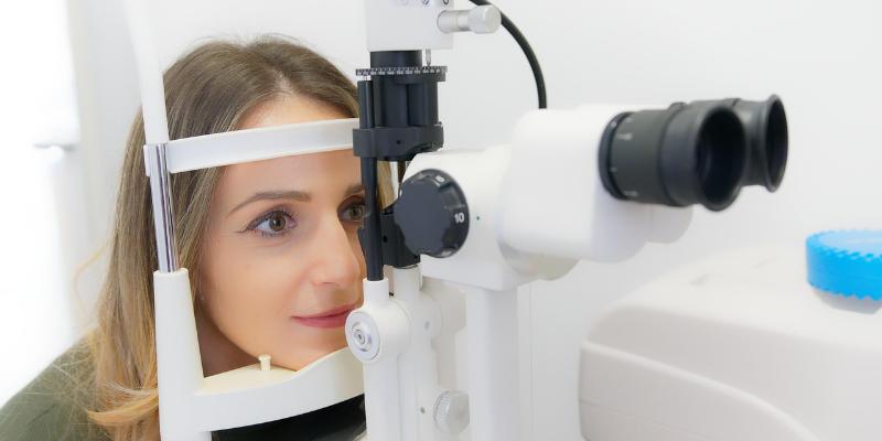 Klinika okulistyczna Blikpol przedstawia dostępne metody laserowej korekcji wzroku
