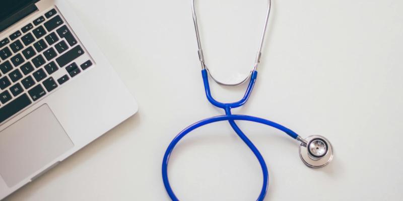 Jak telemedycyna i e-recepty zmieniają dostęp do leków w Polsce - co zyskują pacjenci?