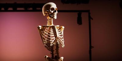 Osteoporoza - częstsza u kobiet, groźna także u mężczyzn