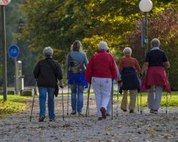 Nordic walking – polecany szczególnie dla seniorów