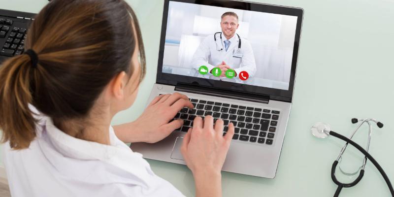 Jak przygotować się do rozmowy z lekarzem online?