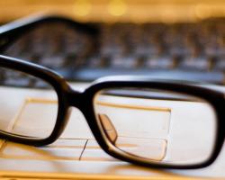 Okulary mogą chronić przed koronawirusem?